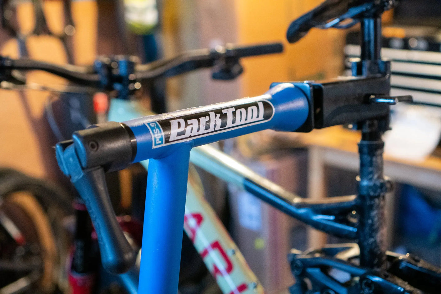 Repair-Stands Saint Piran Service Course