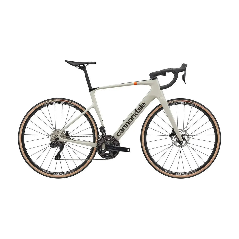 Cannondale Road Chalk / 44 Cannondale Synapse Carbon 4