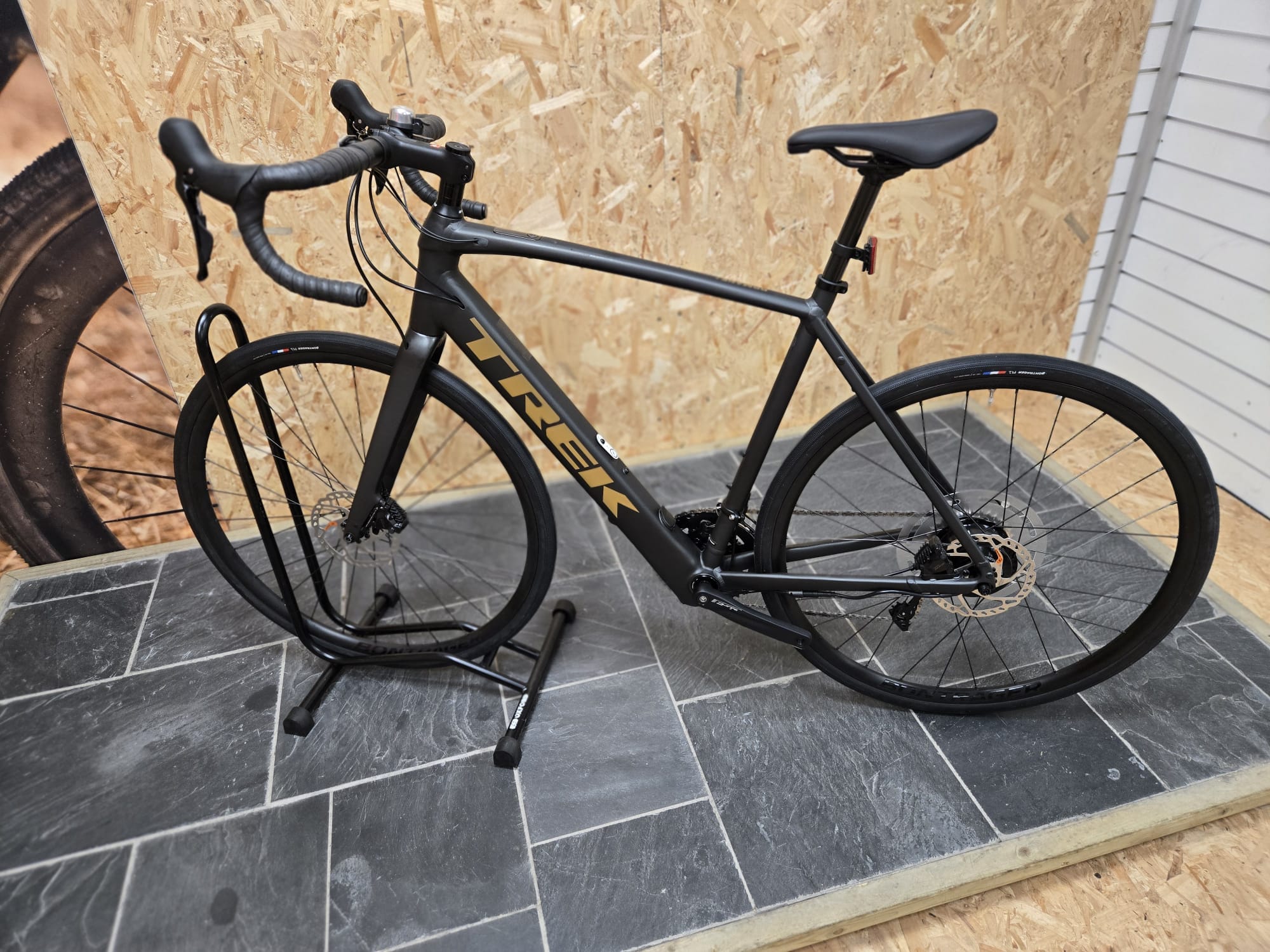 Trek E-Road 58cm Trek Domane+ AL 5 - Ex-Demo - 58cm Trek Black